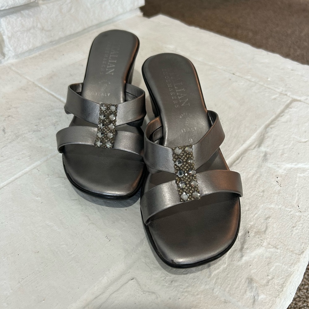 Italian Shoemakers silver/gray sandals w/rhinestones. Size 9 wedge